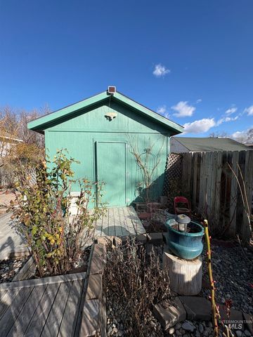 2068 Sherry Ln, Twin Falls, ID 83301