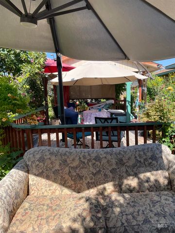 2068 Sherry Ln, Twin Falls, ID 83301