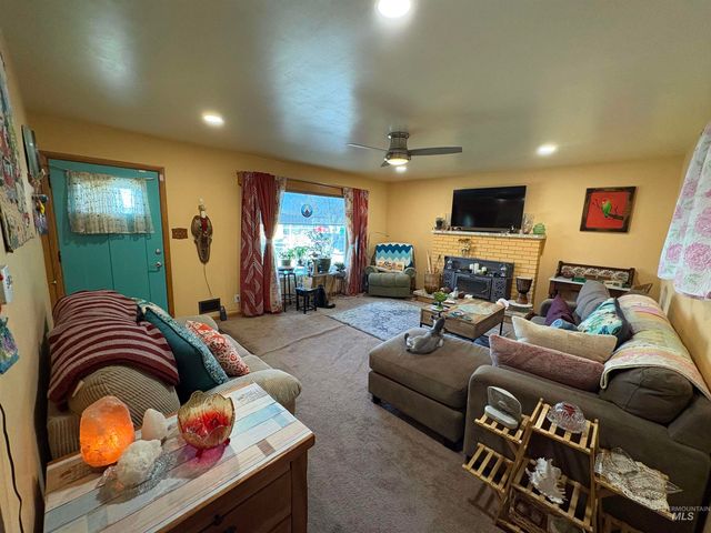 2068 Sherry Ln, Twin Falls, ID 83301