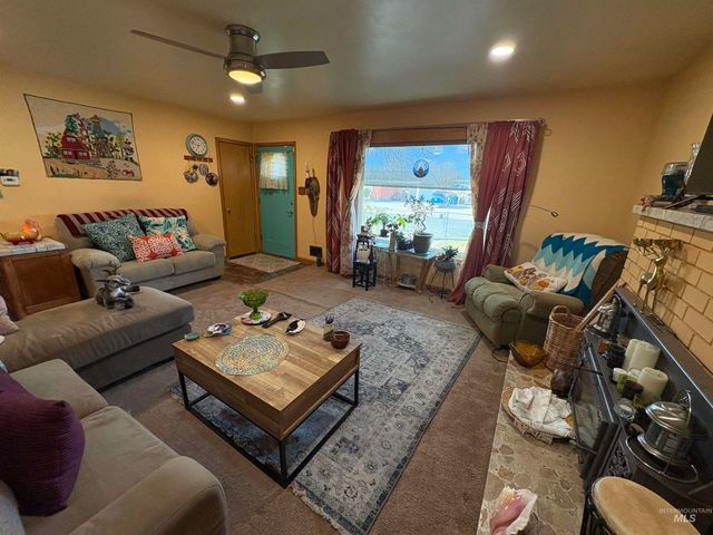 2068 Sherry Ln, Twin Falls, ID 83301