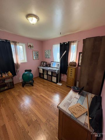 2068 Sherry Ln, Twin Falls, ID 83301