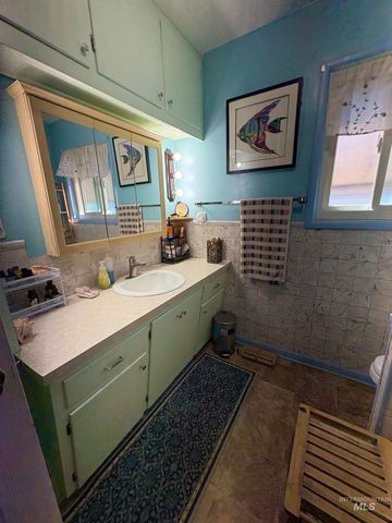 2068 Sherry Ln, Twin Falls, ID 83301