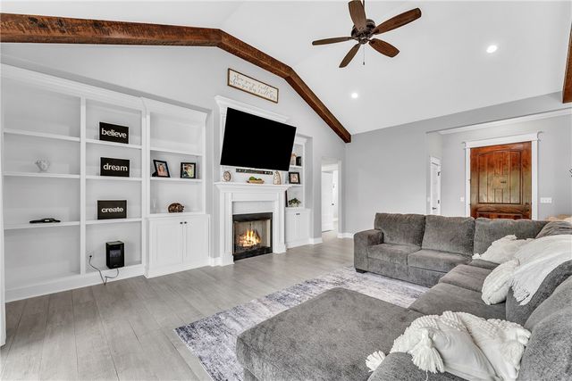 509 Waterfalls Court, Farmington, AR 72730