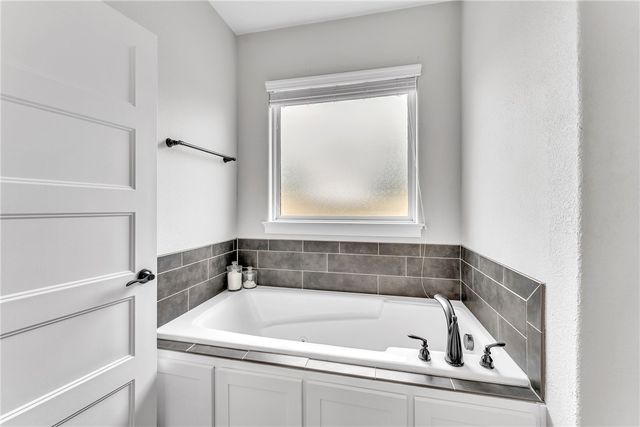 509 Waterfalls Court, Farmington, AR 72730