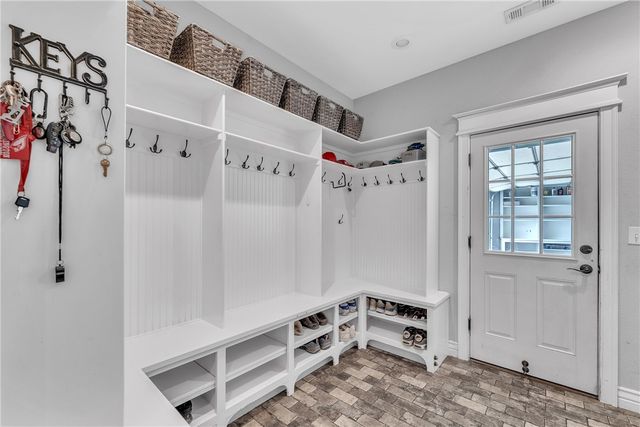 509 Waterfalls Court, Farmington, AR 72730