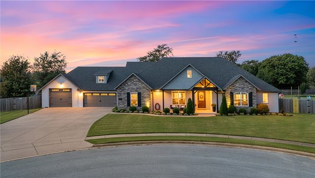 509 Waterfalls Court, Farmington, AR 72730