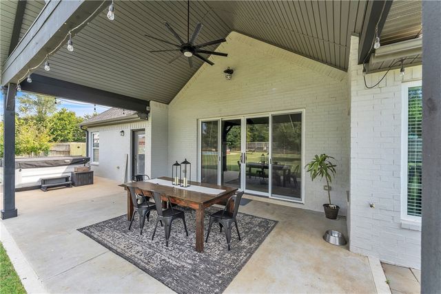 509 Waterfalls Court, Farmington, AR 72730