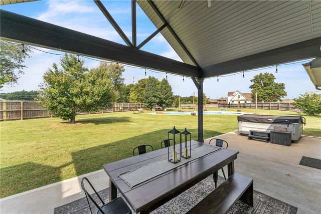 509 Waterfalls Court, Farmington, AR 72730