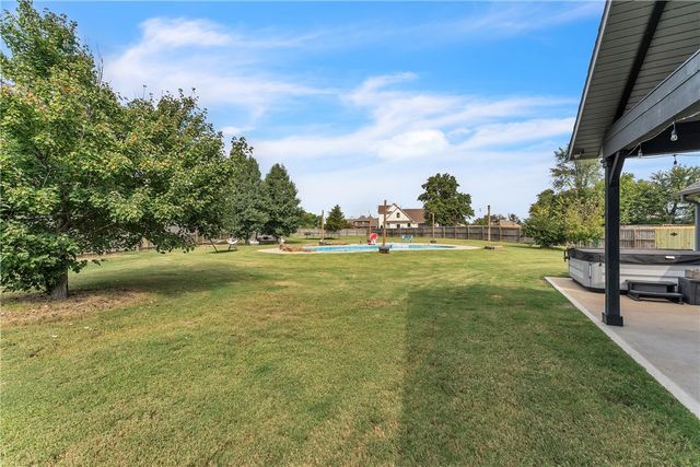 509 Waterfalls Court, Farmington, AR 72730