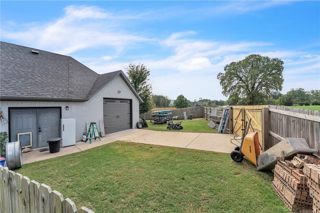 509 Waterfalls Court, Farmington, AR 72730