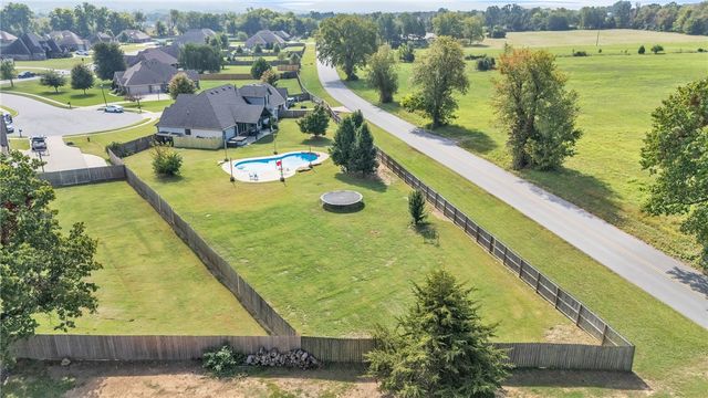 509 Waterfalls Court, Farmington, AR 72730