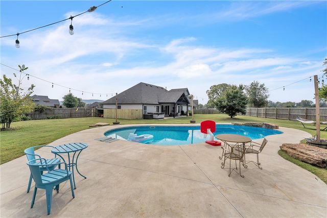 509 Waterfalls Court, Farmington, AR 72730