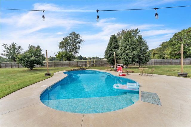 509 Waterfalls Court, Farmington, AR 72730