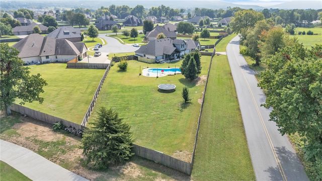 509 Waterfalls Court, Farmington, AR 72730