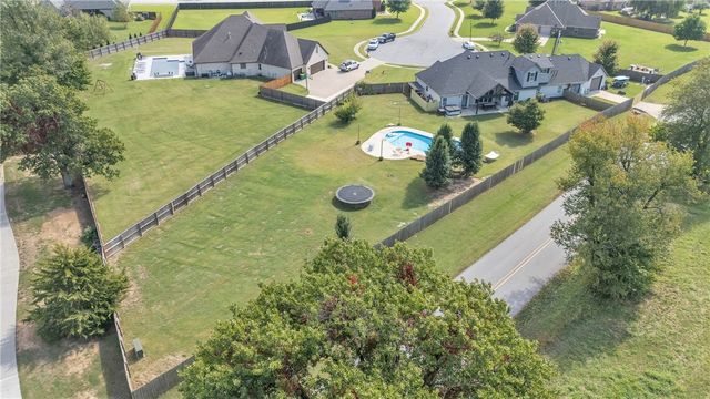 509 Waterfalls Court, Farmington, AR 72730