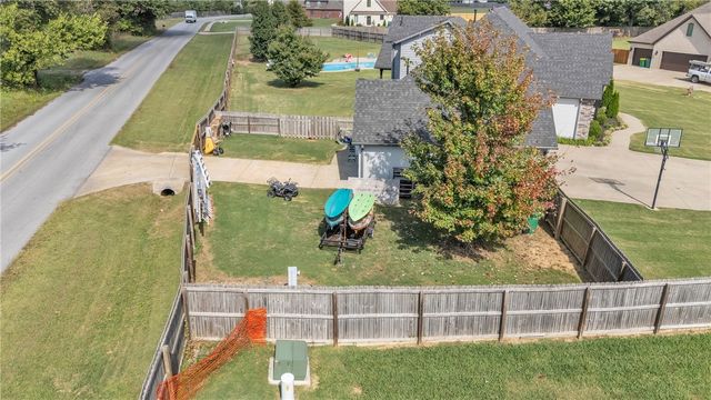 509 Waterfalls Court, Farmington, AR 72730