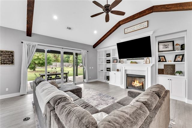 509 Waterfalls Court, Farmington, AR 72730