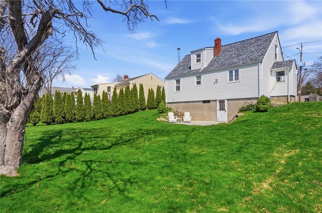 17 Goulart Avenue, Bristol, RI 02809