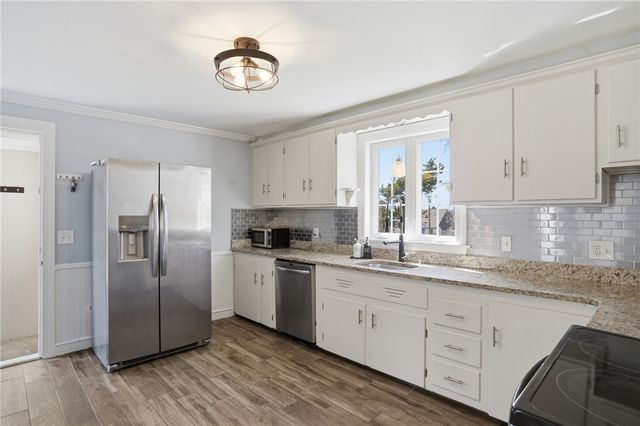 17 Goulart Avenue, Bristol, RI 02809