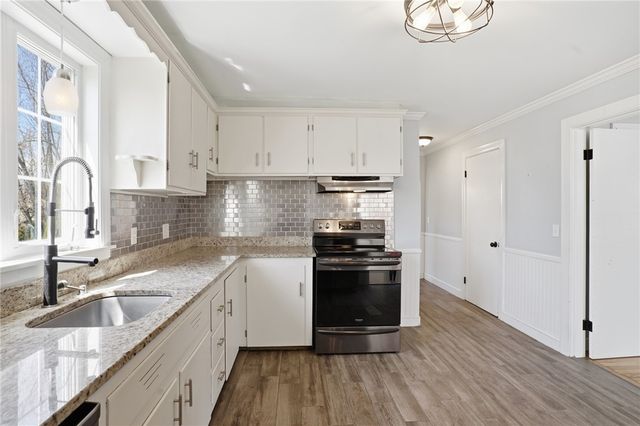 17 Goulart Avenue, Bristol, RI 02809