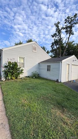 10300 Saint Joan Lane, St Ann, MO 63074