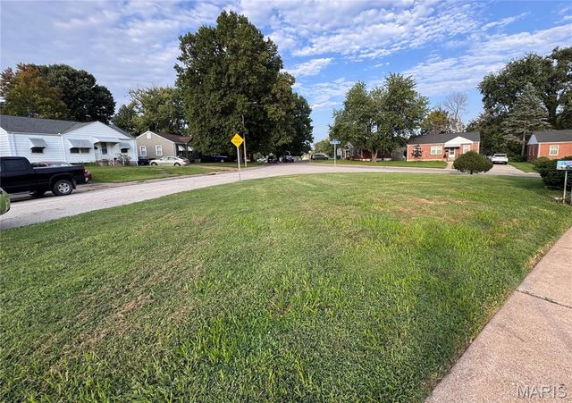 10300 Saint Joan Lane, St Ann, MO 63074