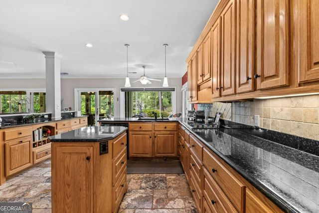 1151 Shoulder Bone Circle, Greensboro, GA 30642