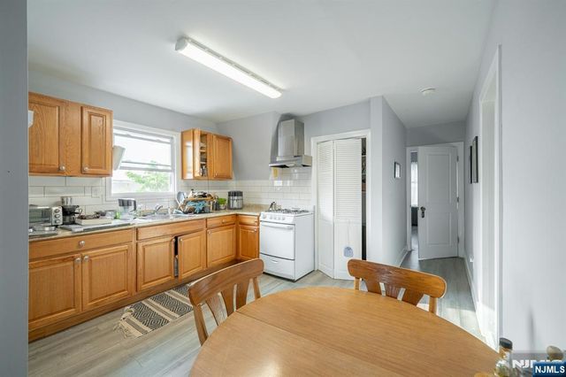 162 Glenwood Avenue, Jersey City, NJ 07306