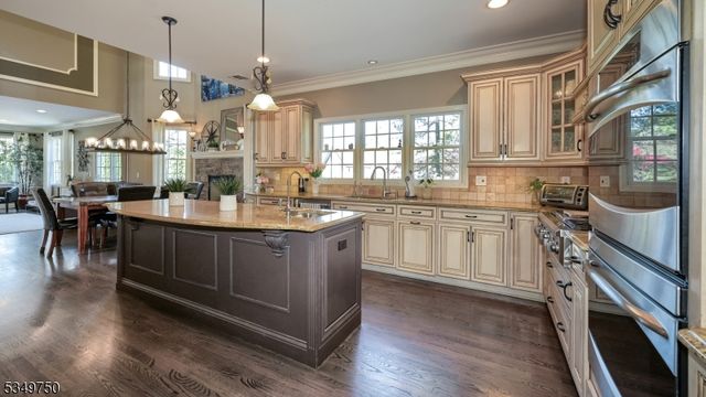 17 Farmstead Ln, Wayne Twp., NJ 07470