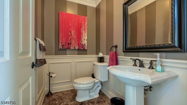 17 Farmstead Ln, Wayne Twp., NJ 07470