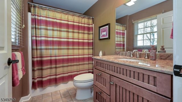 17 Farmstead Ln, Wayne Twp., NJ 07470