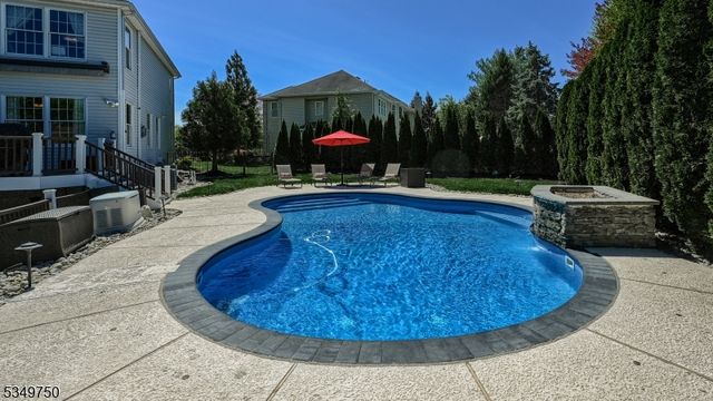 17 Farmstead Ln, Wayne Twp., NJ 07470