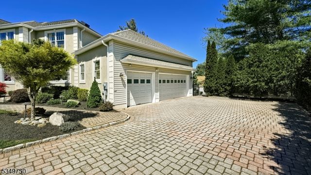 17 Farmstead Ln, Wayne Twp., NJ 07470