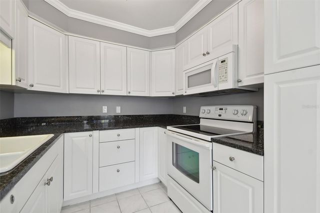 350 79TH AVENUE N 108, St Petersburg, FL 33702