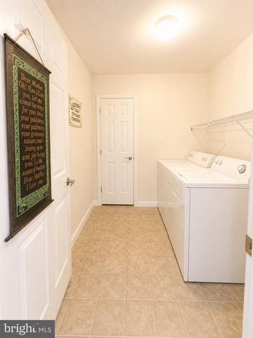 852 WALNUT CREST DR, Lebanon, PA 17046