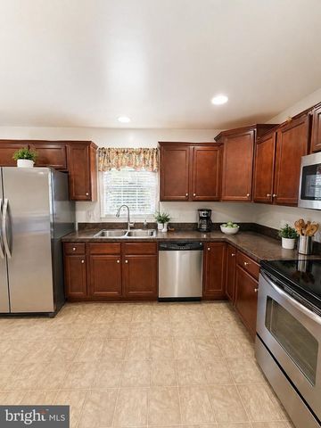 852 WALNUT CREST DR, Lebanon, PA 17046