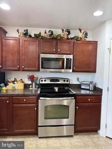 852 WALNUT CREST DR, Lebanon, PA 17046