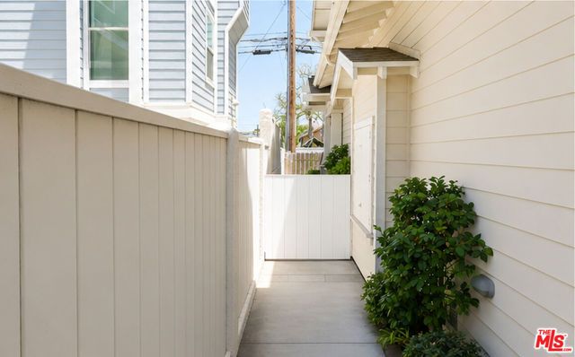 1918 Cabrillo Avenue C, Torrance, CA 90501