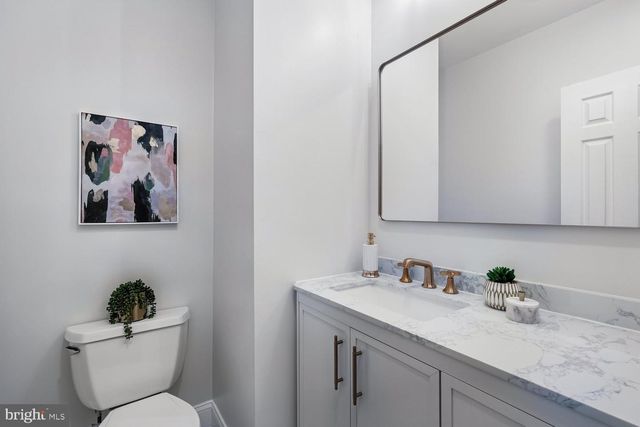 1652 KRAMER ST NE, Washington, DC 20002