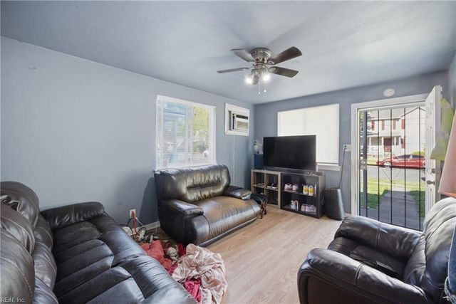 1525 Des Moines AVE, Portsmouth, VA 23704