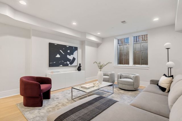 4 Knowles St 4, Newton, MA 02459