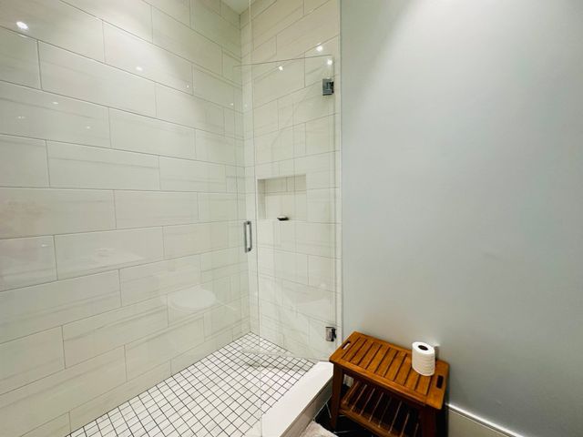 4 Knowles St 4, Newton, MA 02459