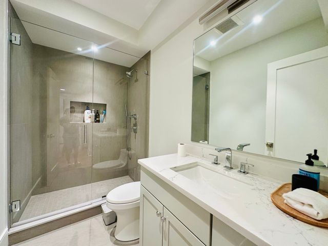 4 Knowles St 4, Newton, MA 02459