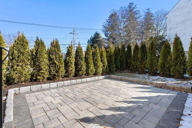 4 Knowles St 4, Newton, MA 02459