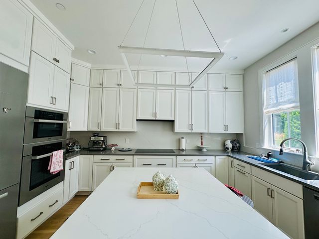 4 Knowles St 4, Newton, MA 02459