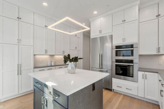 4 Knowles St 4, Newton, MA 02459