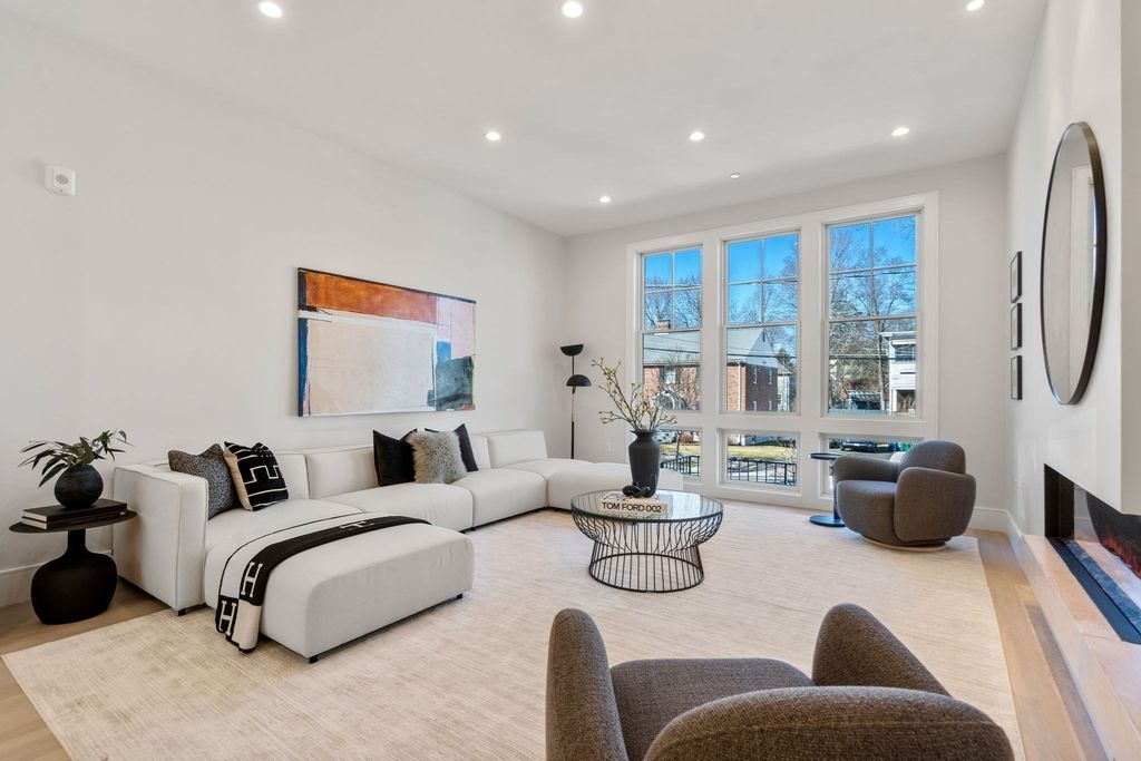 4 Knowles St 4, Newton, MA 02459