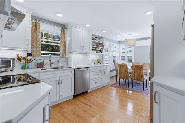 14 Clara Road, Tiverton, RI 02878