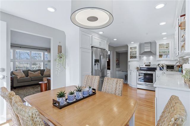 14 Clara Road, Tiverton, RI 02878