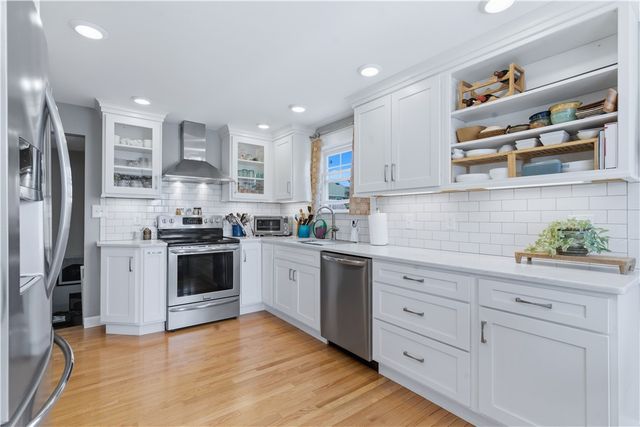 14 Clara Road, Tiverton, RI 02878